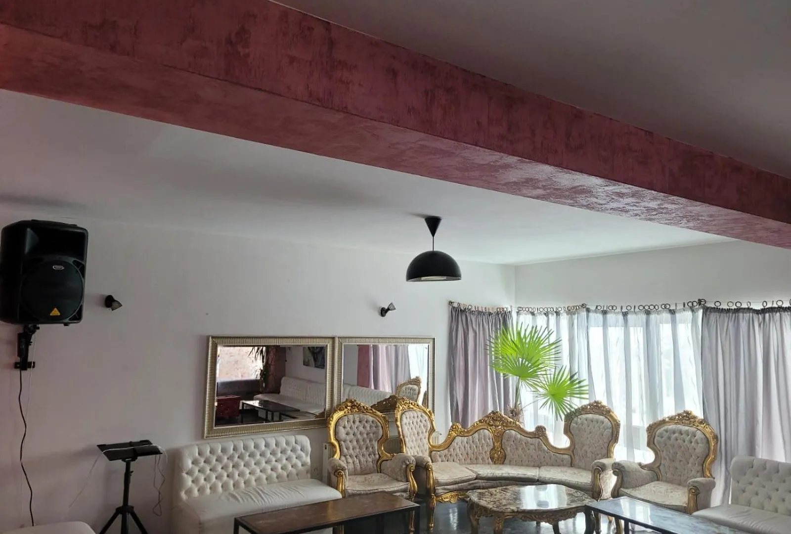 Villa Otopeni 2 0*,  Romania